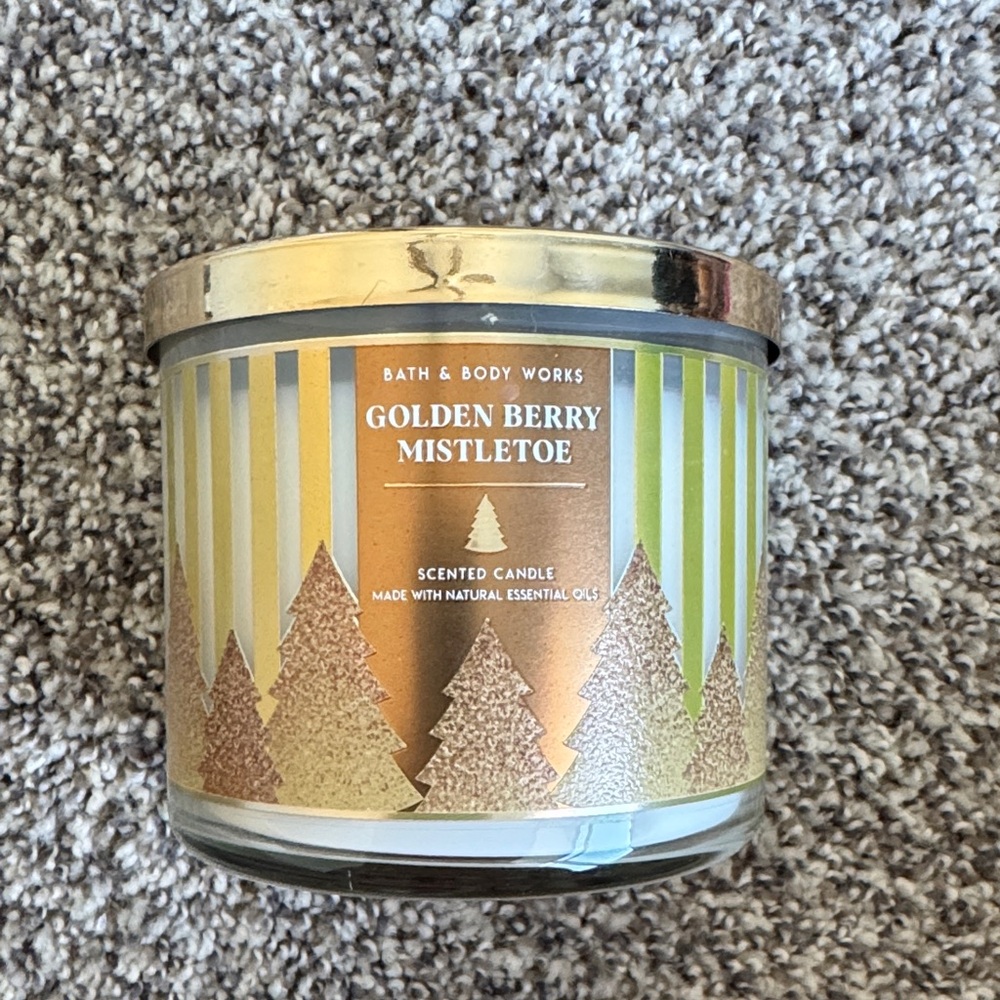Bath & Body Works Golden Berry Mistletoe Candle - Gold & Green
